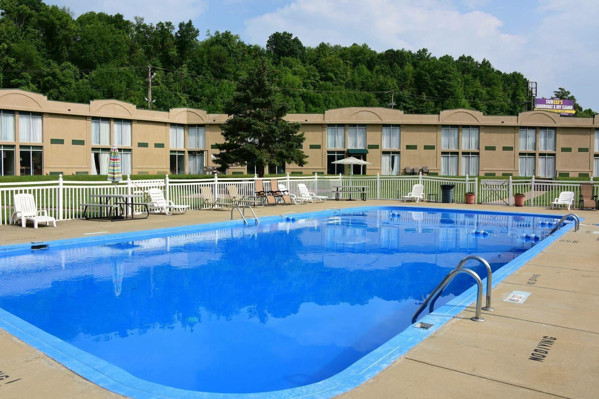 Red Roof Inn Cambridge, Oh 外观 照片